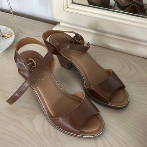 Dr Scholls tan low stack heel sandals with ankle strap